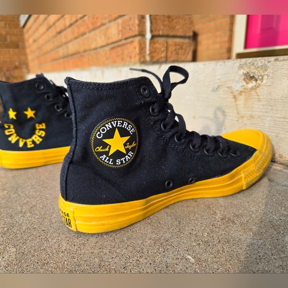 😊Converse Chuck Taylor All Star Hi "Smiley Face" - Black/Yellow W-8.5, M-6.5 - Picture 2 of 9